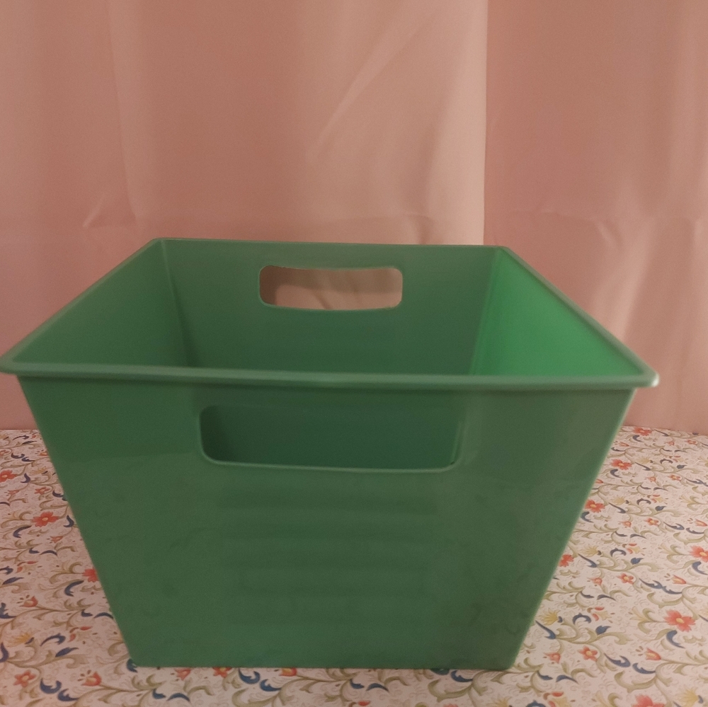 Container - Picture 3 of 3